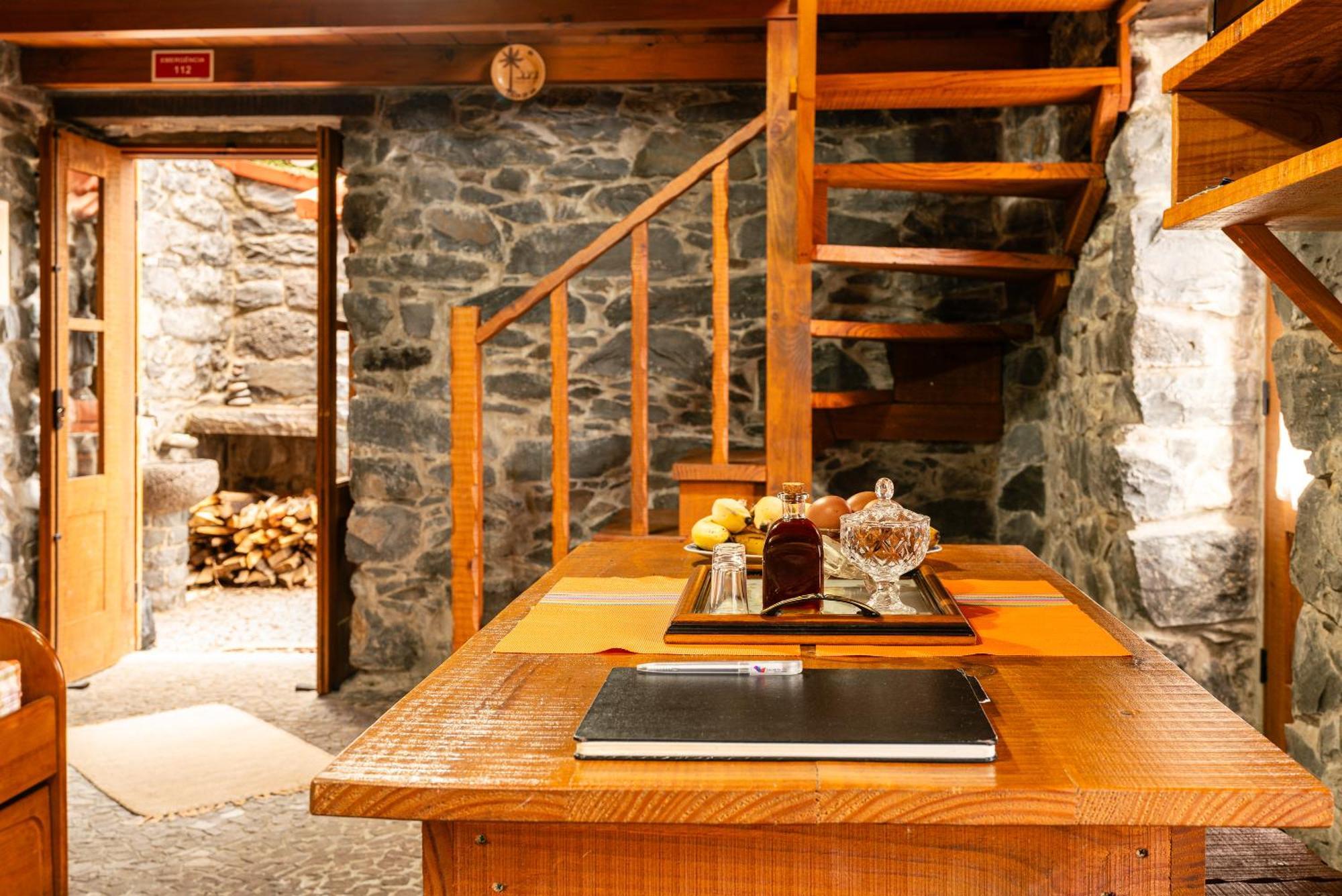 King'S House - Centennial House Ribeira do Raposo Buitenkant foto