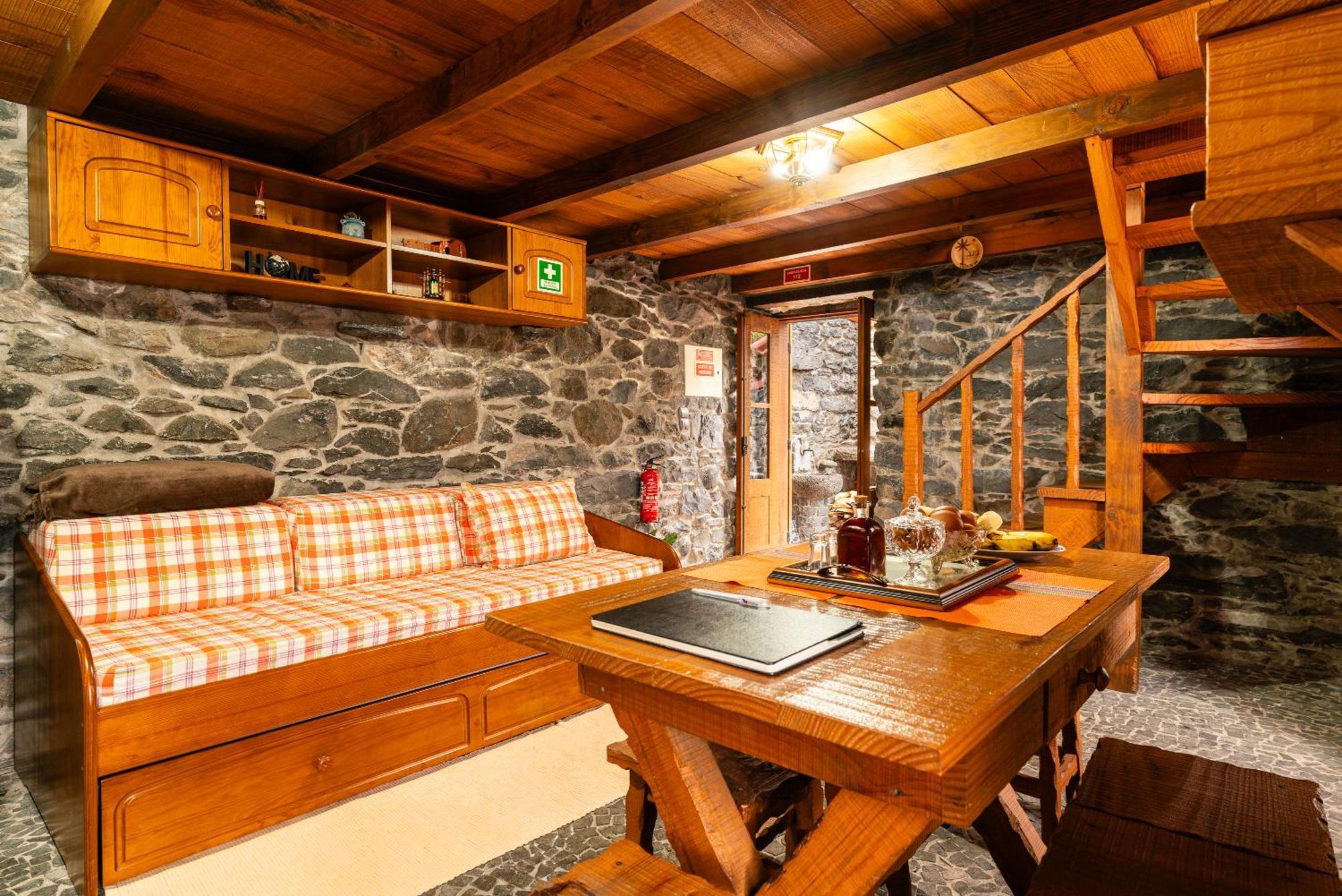 King'S House - Centennial House Ribeira do Raposo Buitenkant foto